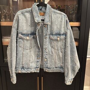 BLANKNYC - Pearl Stud Denim Jacket
Brand New size Large